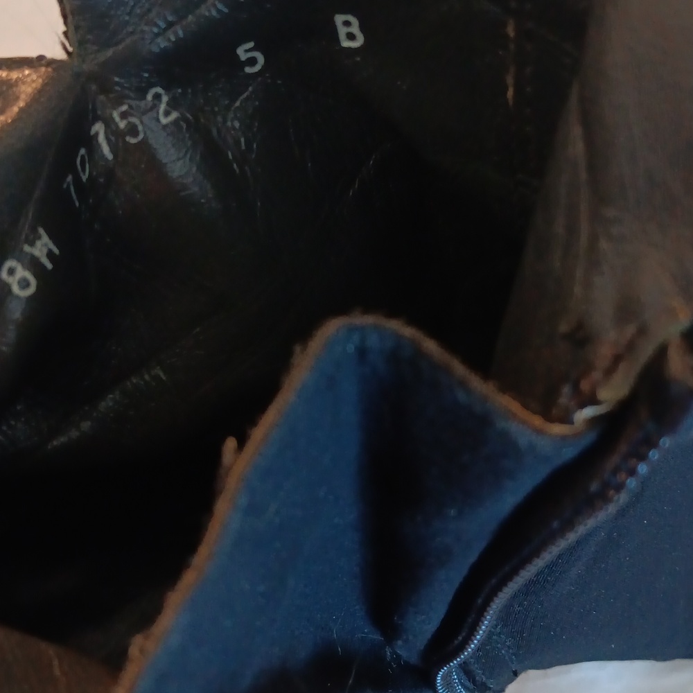 Stuart Weitzman Black Heeled Boots Size5. Gortex - Picture 7 of 7